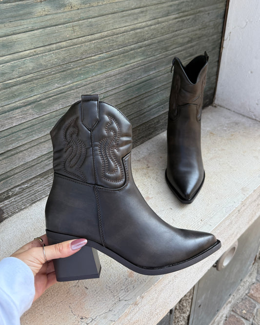 Camperos Austin Iron